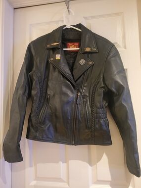 Classic Black Leather Biker Jacket - Women (36)